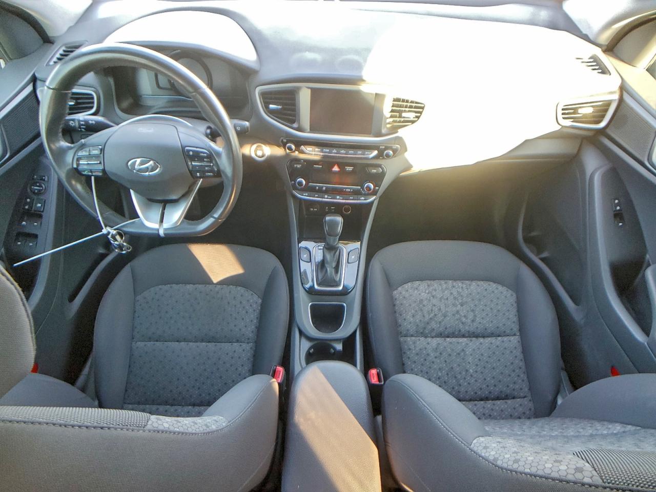 2017 HYUNDAI IONIQ SEL photo 8