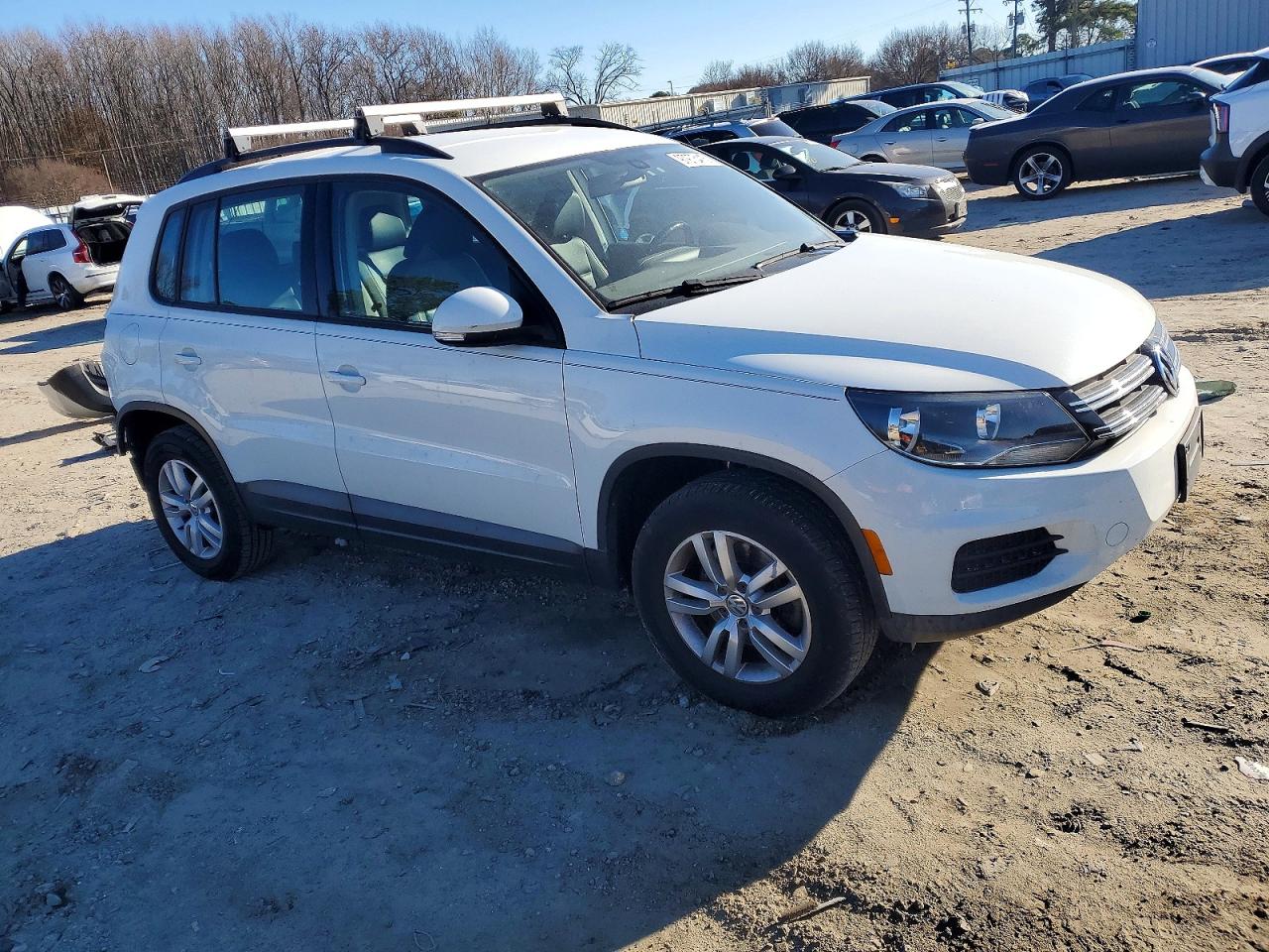 2016 VOLKSWAGEN TIGUAN S photo 4