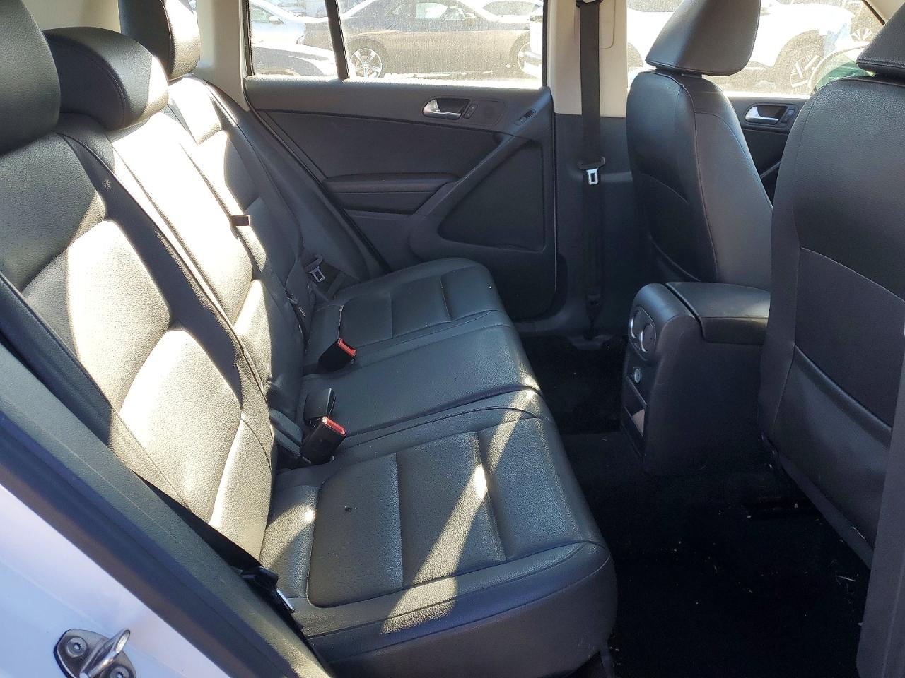 2016 VOLKSWAGEN TIGUAN S photo 11