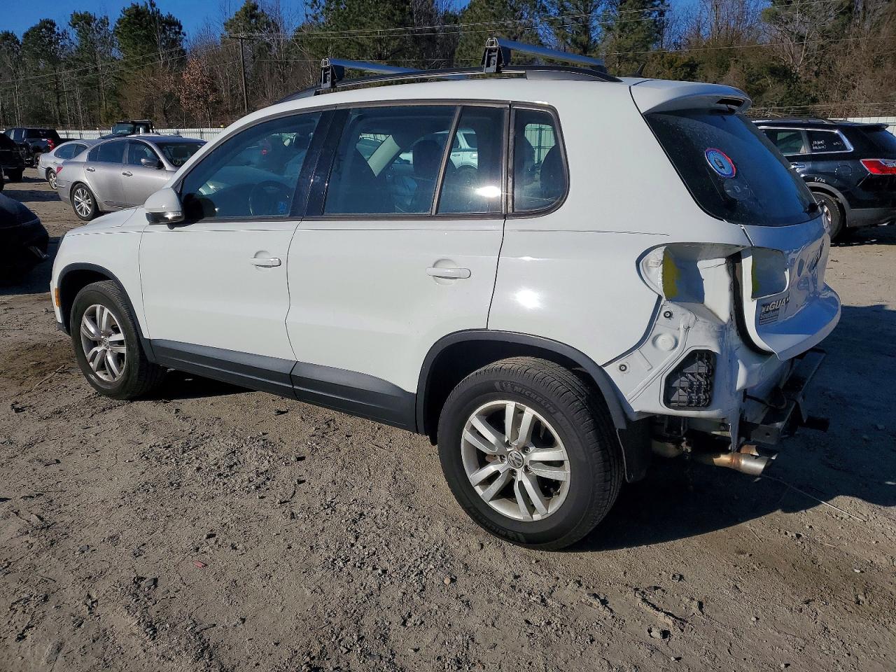 2016 VOLKSWAGEN TIGUAN S photo 2