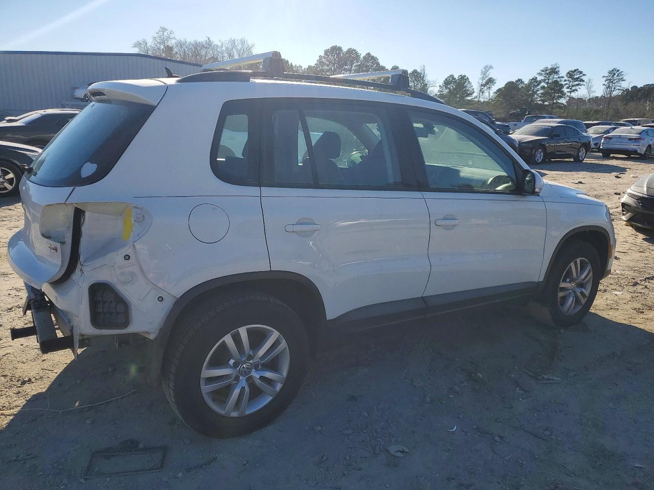 2016 VOLKSWAGEN TIGUAN S photo 3