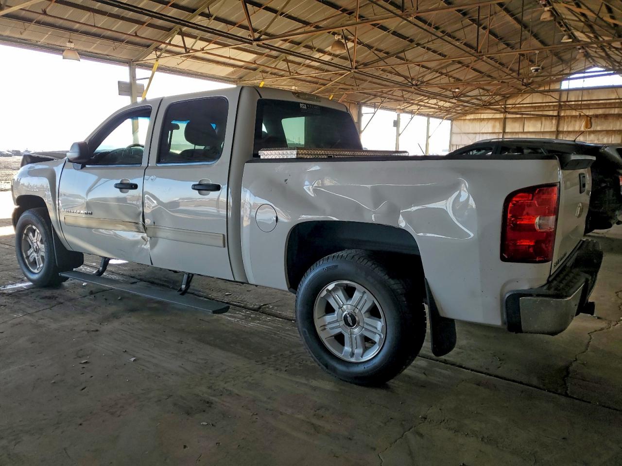 2009 CHEVROLET SILVERADO C1500 LT photo 2
