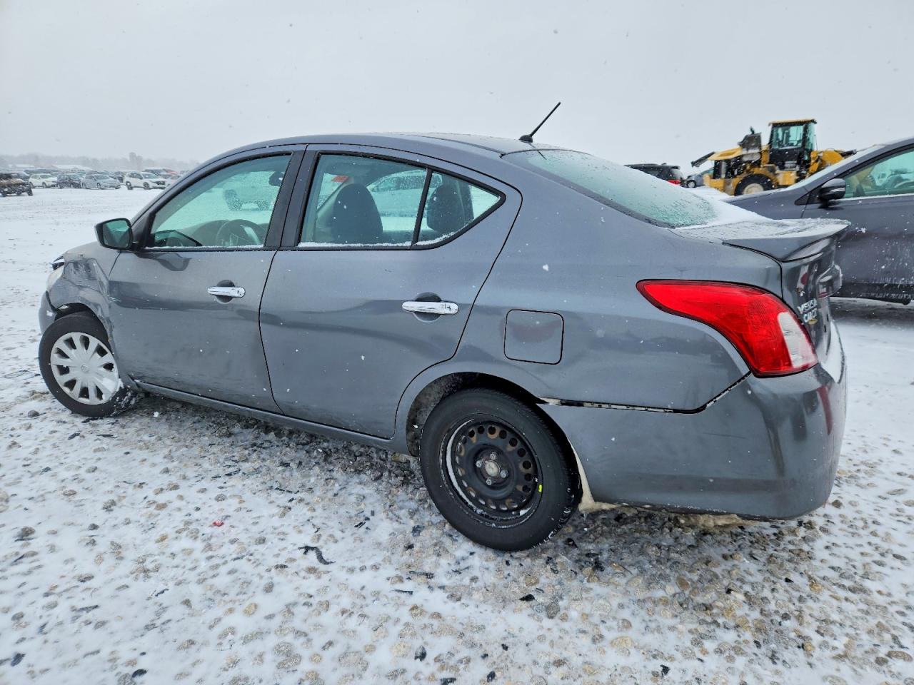 2019 NISSAN VERSA S photo 2