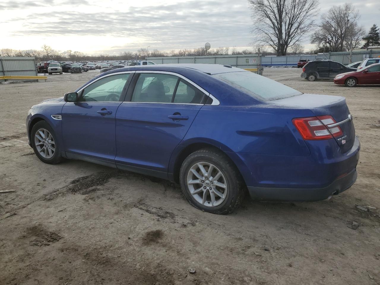 2014 FORD TAURUS SE photo 2