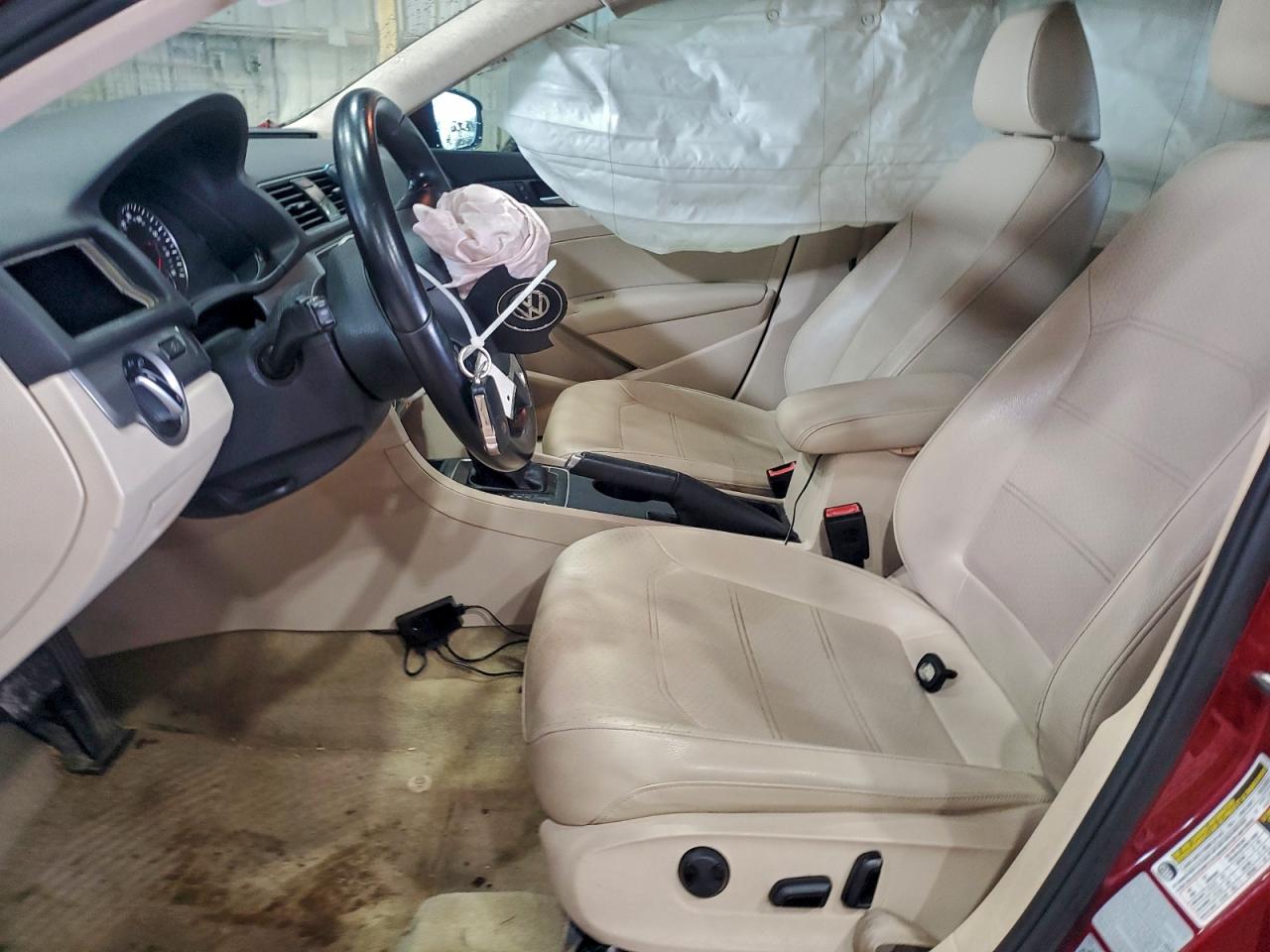 2015 VOLKSWAGEN PASSAT S photo 7