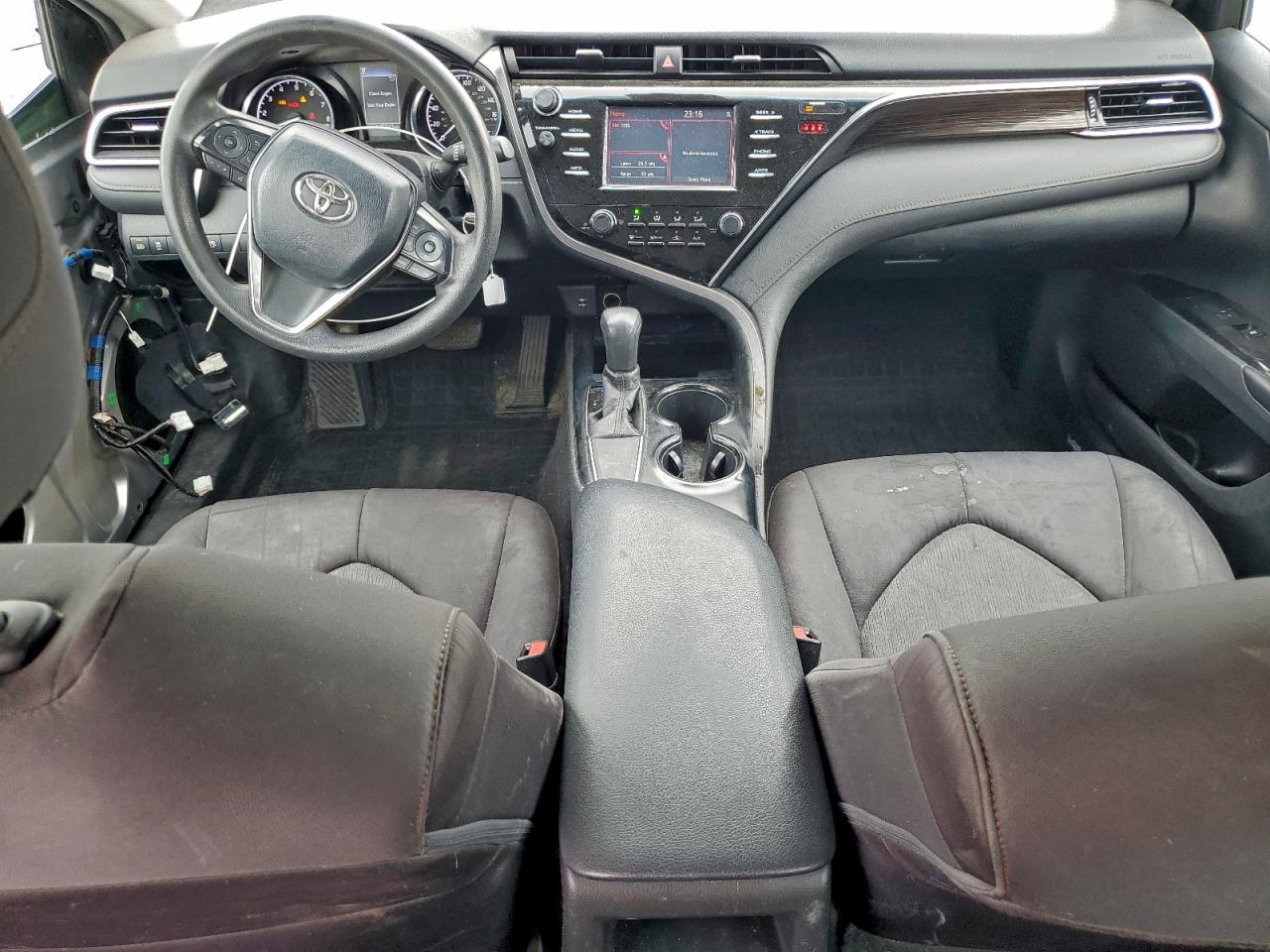 2018 TOYOTA CAMRY L photo 8