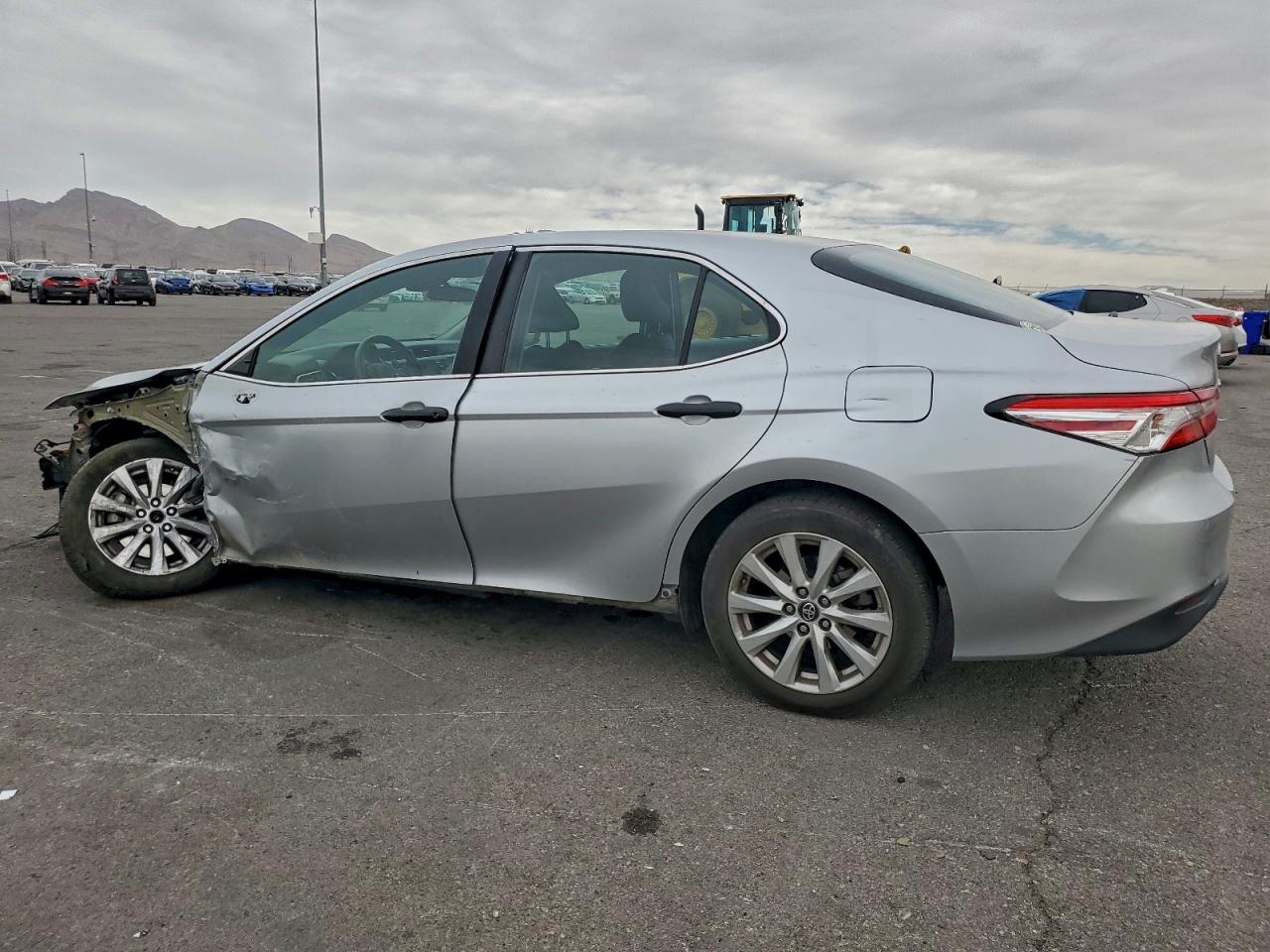 2018 TOYOTA CAMRY L photo 2