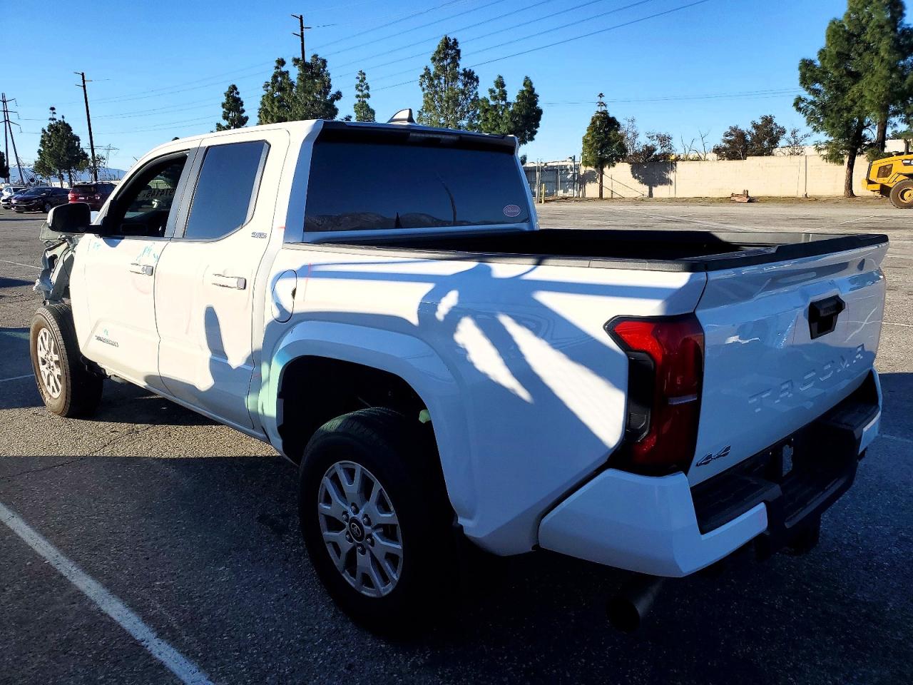 2024 TOYOTA TACOMA DOUBLE CAB photo 2