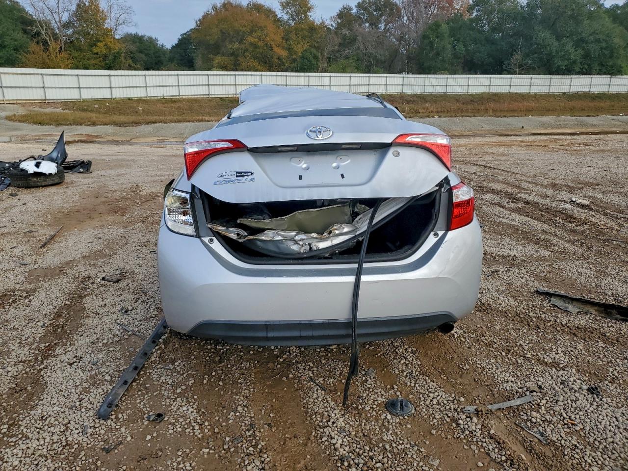2015 TOYOTA COROLLA L photo 6