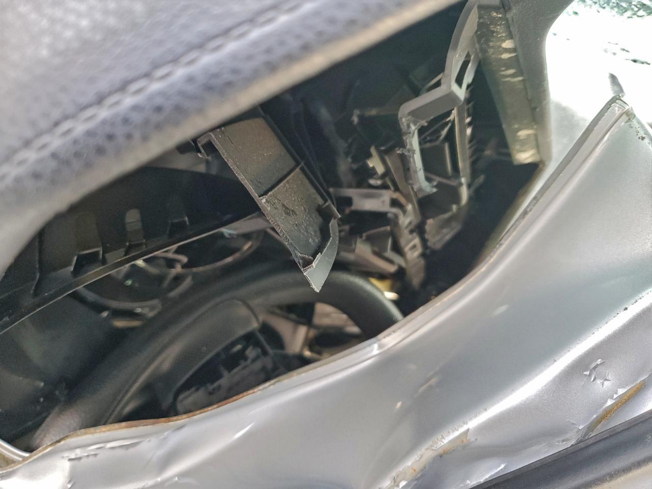 2015 TOYOTA COROLLA L photo 9