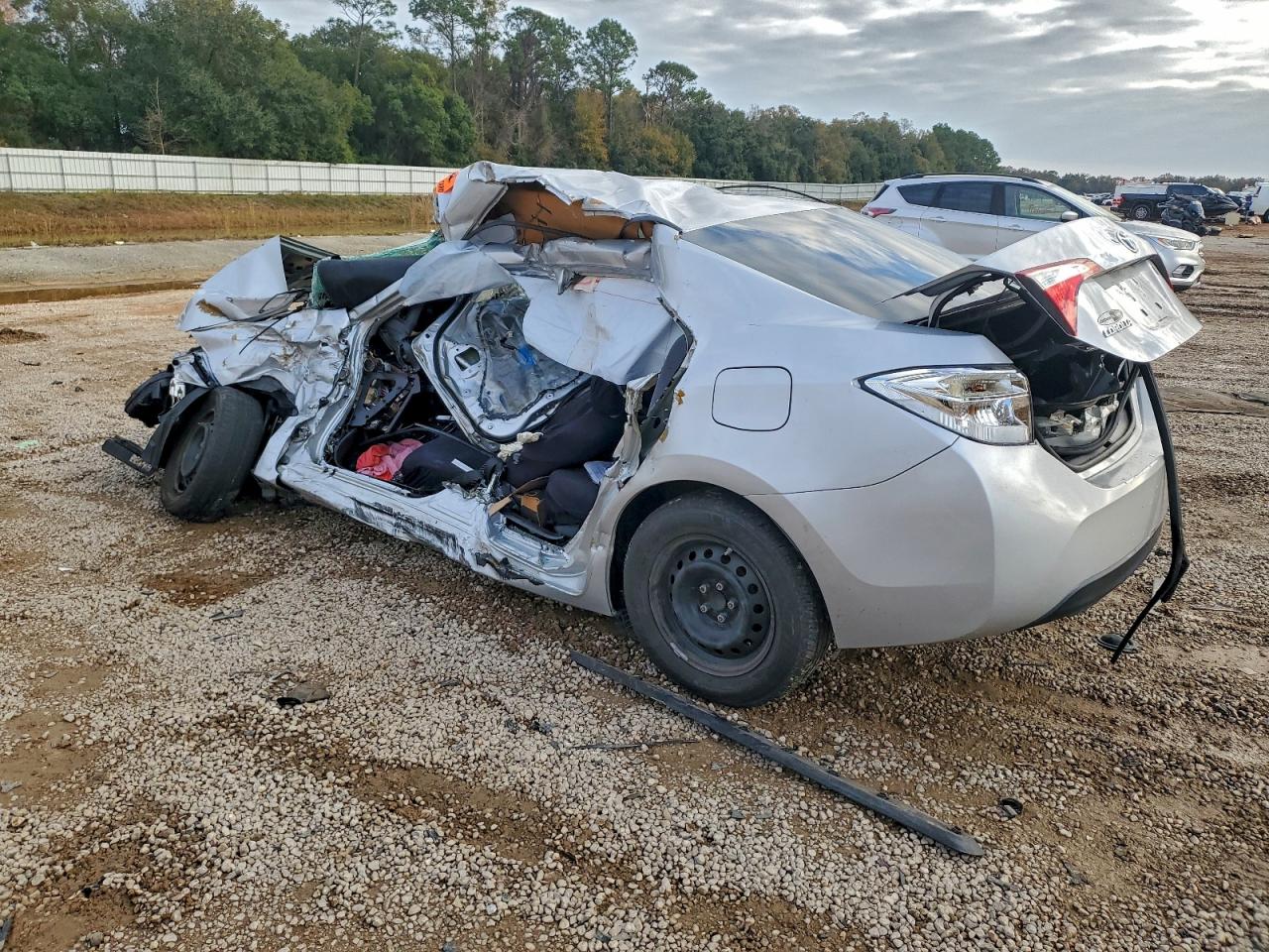 2015 TOYOTA COROLLA L photo 2