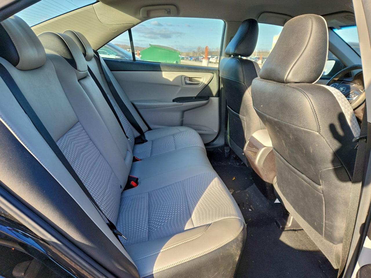 2015 TOYOTA CAMRY LE photo 10