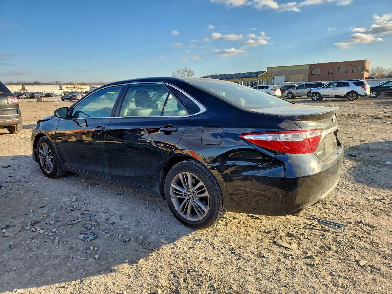 2015 TOYOTA CAMRY LE photo 2