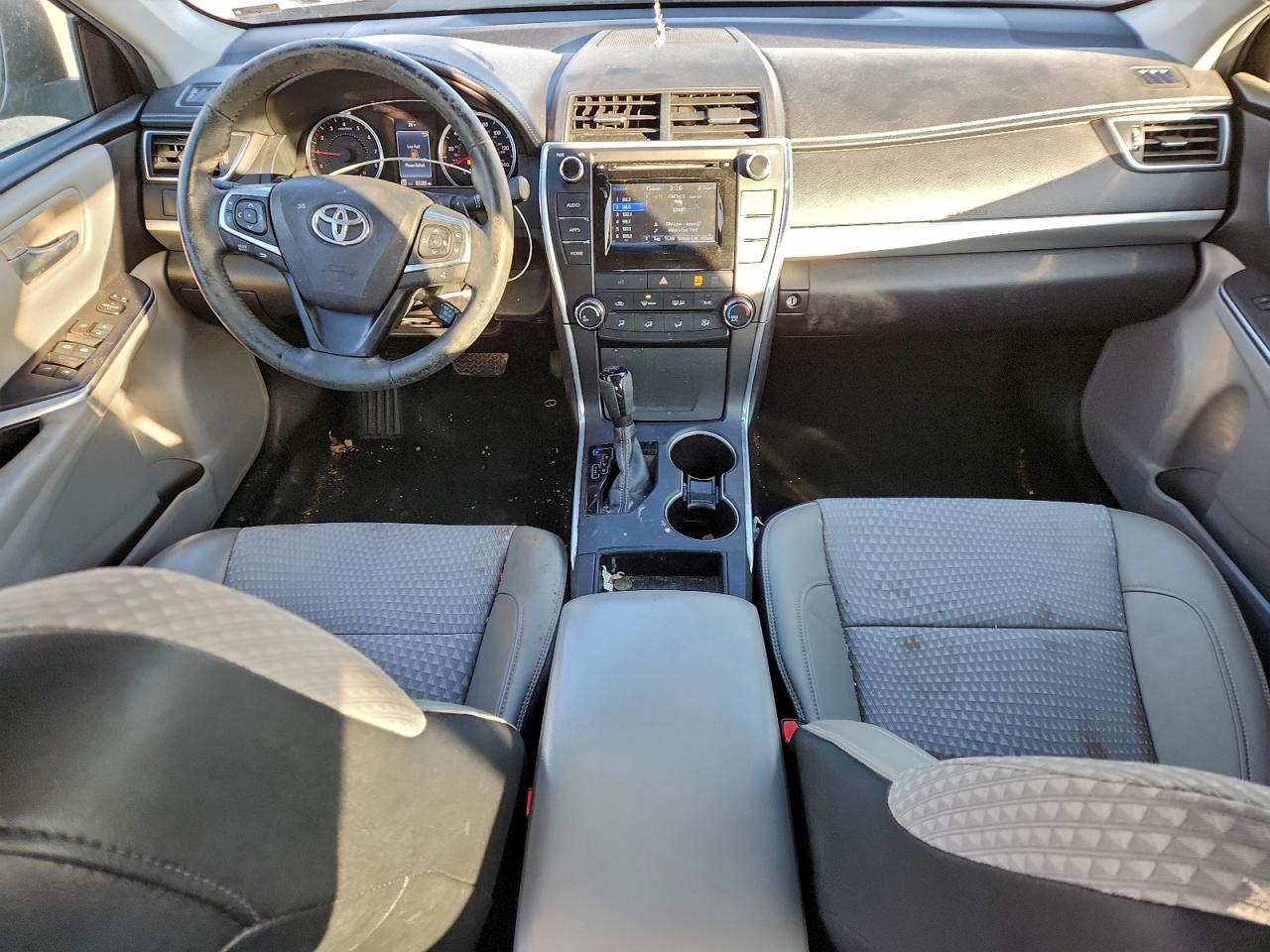 2015 TOYOTA CAMRY LE photo 8