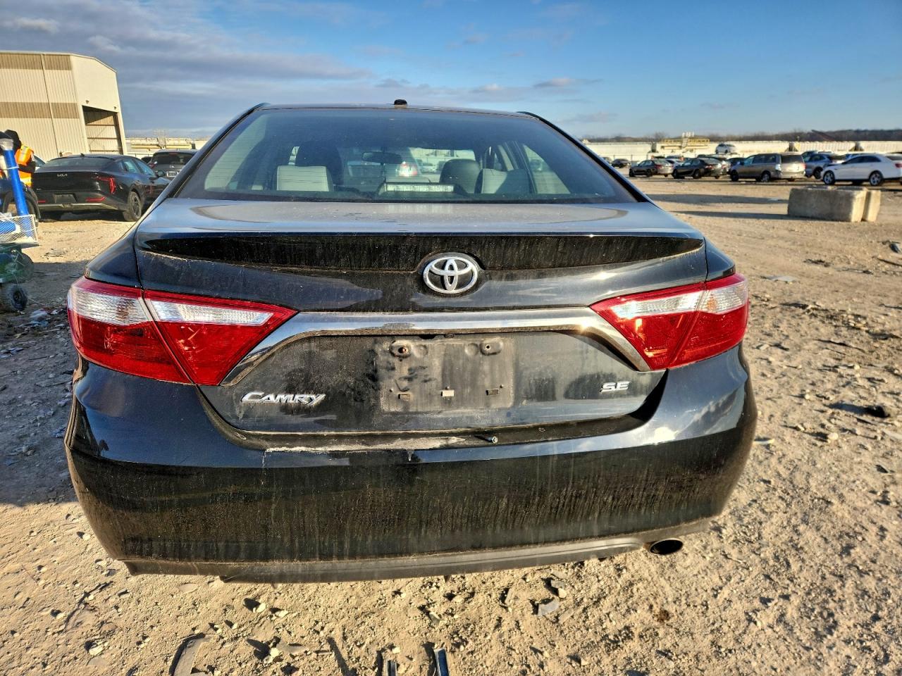 2015 TOYOTA CAMRY LE photo 6