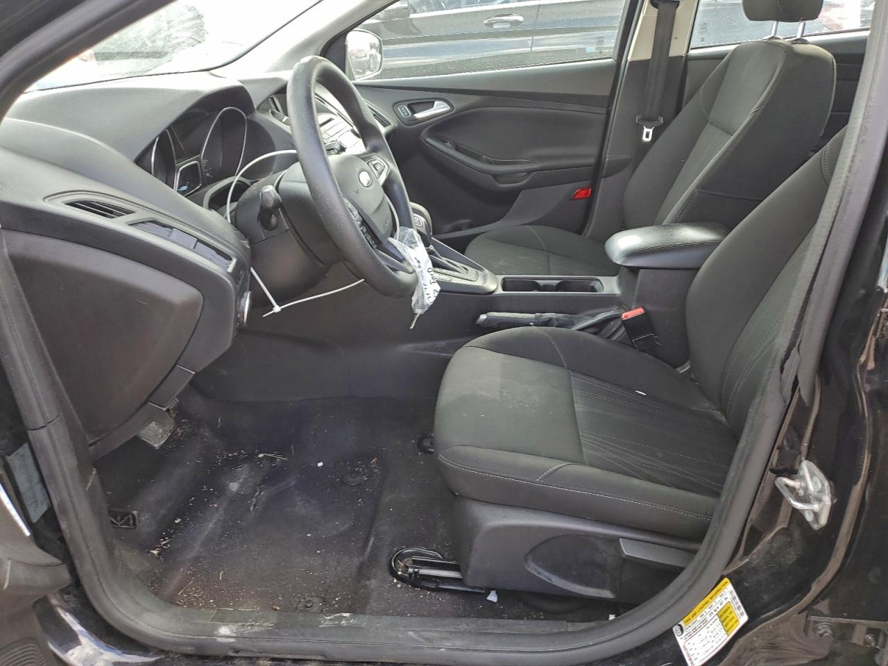 2017 FORD FOCUS SE photo 7