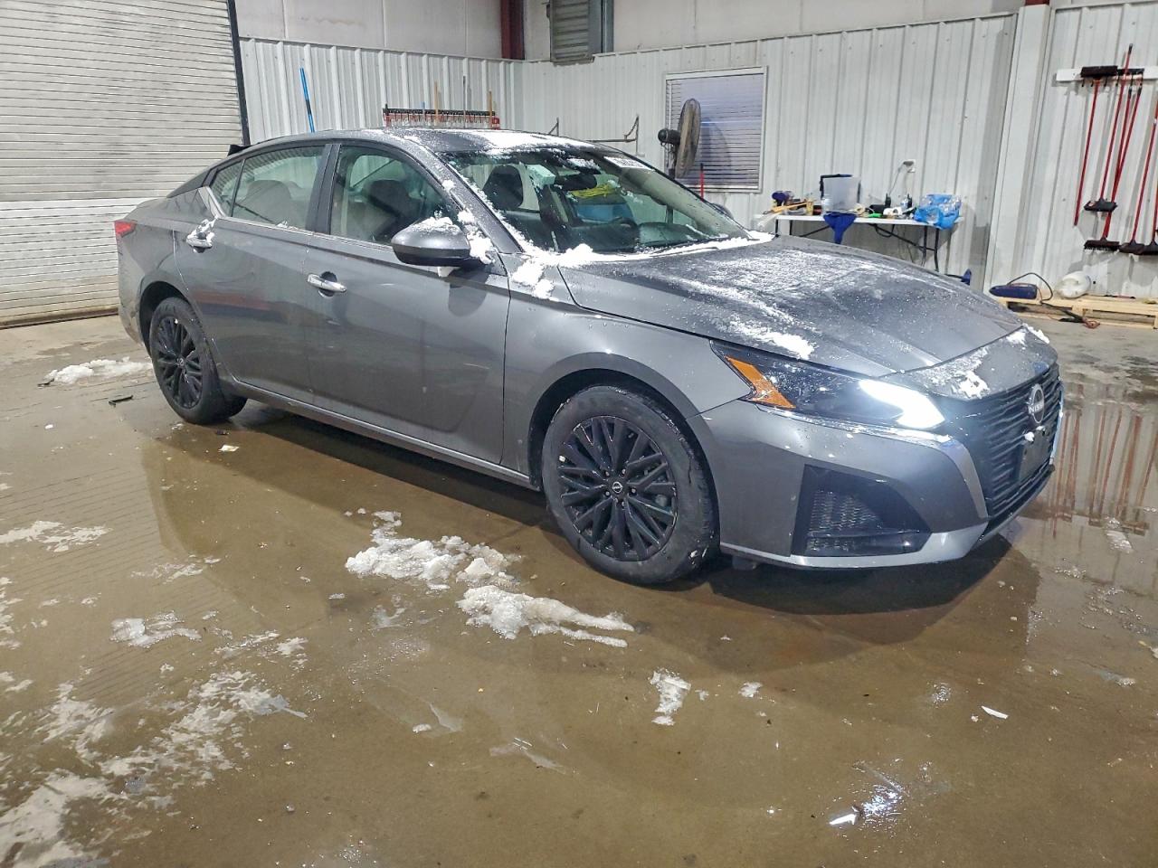 2025 NISSAN ALTIMA SV photo 4