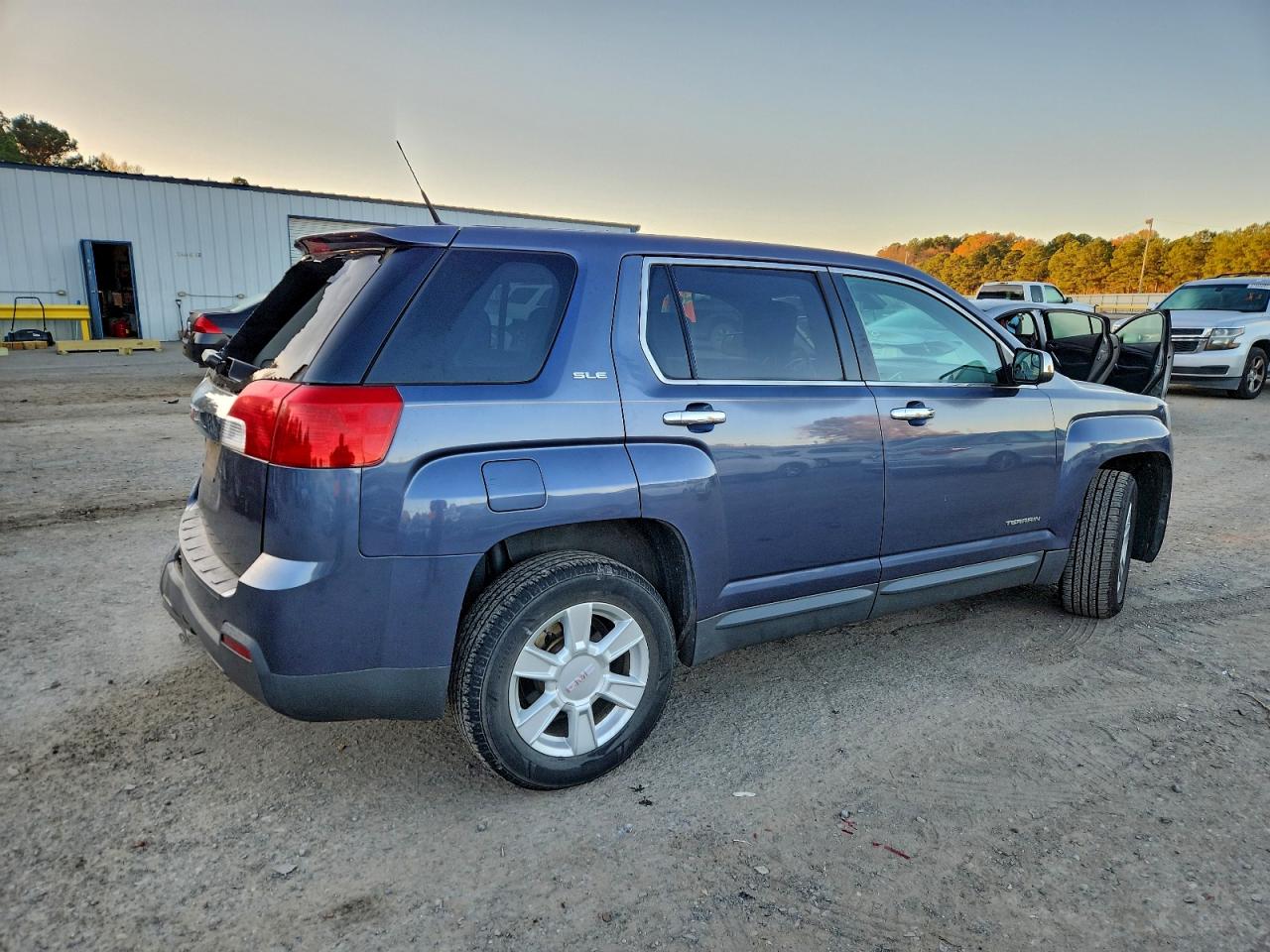 2013 GMC TERRAIN SLE photo 3