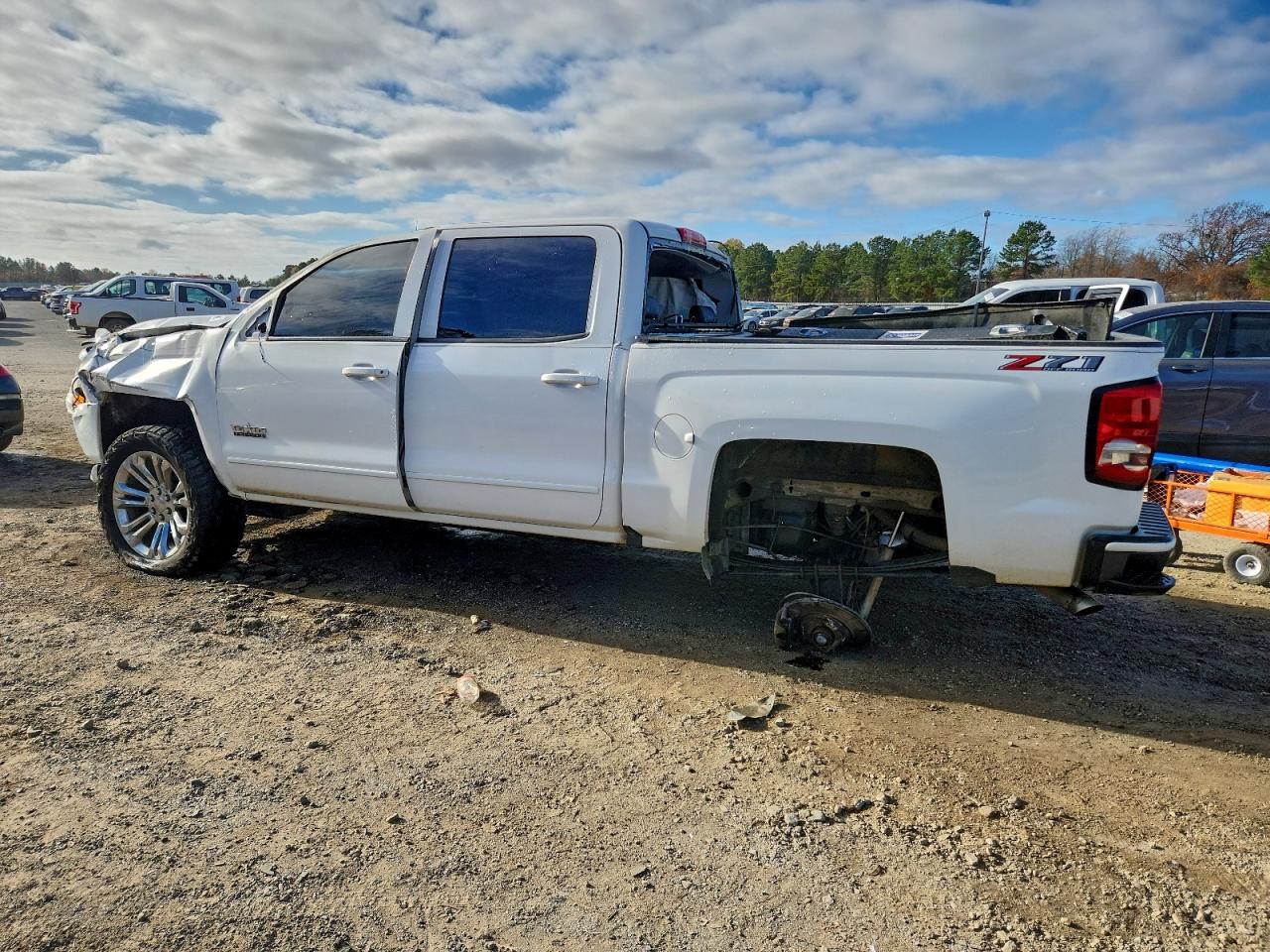 2018 CHEVROLET SILVERADO K1500 LT photo 2