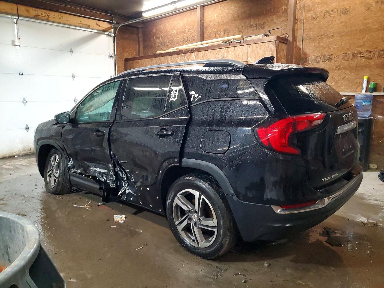 2020 GMC TERRAIN SLT photo 2