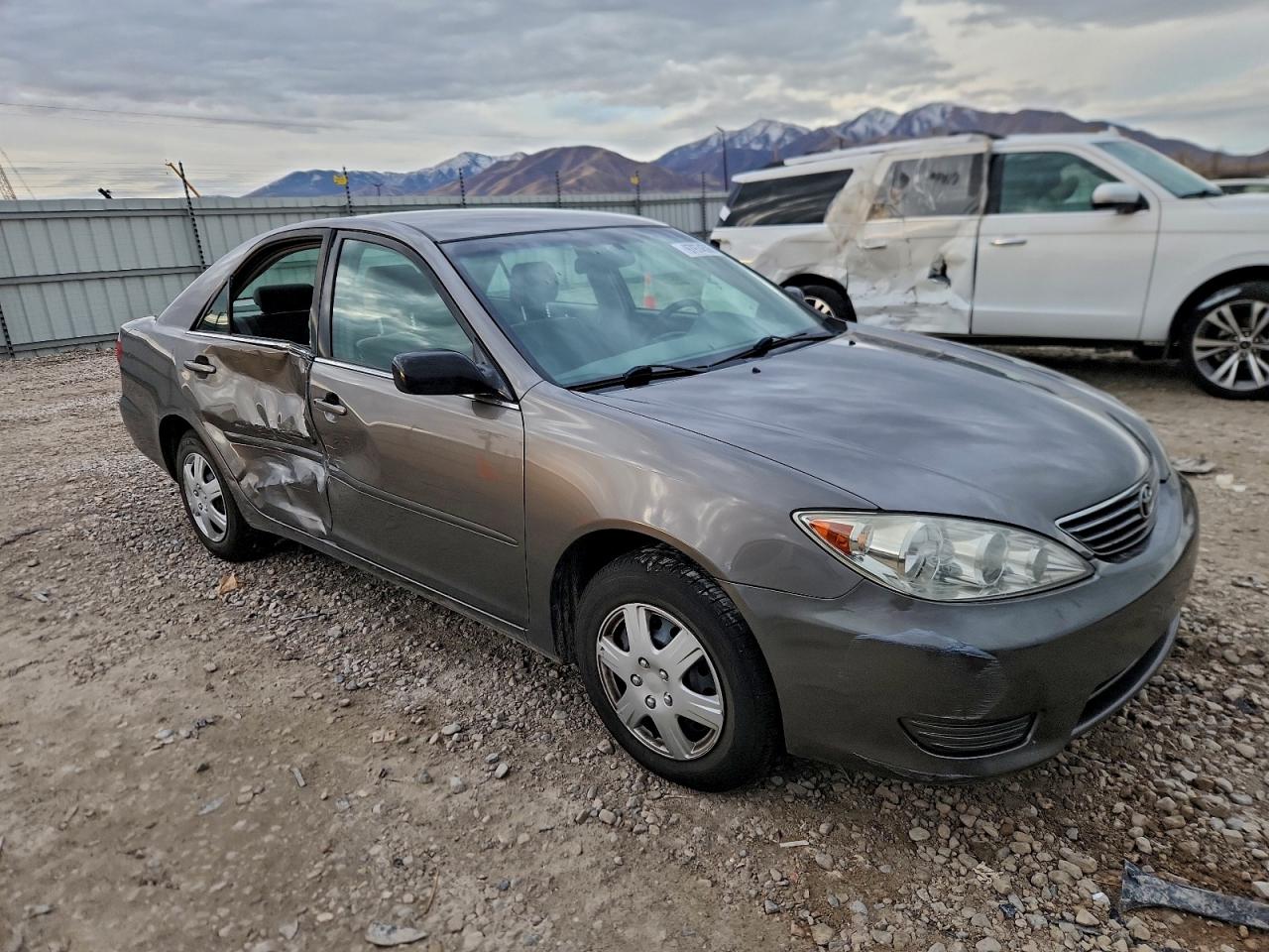 2005 TOYOTA CAMRY LE photo 4