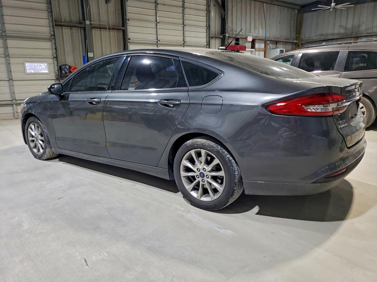 2017 FORD FUSION SE photo 2