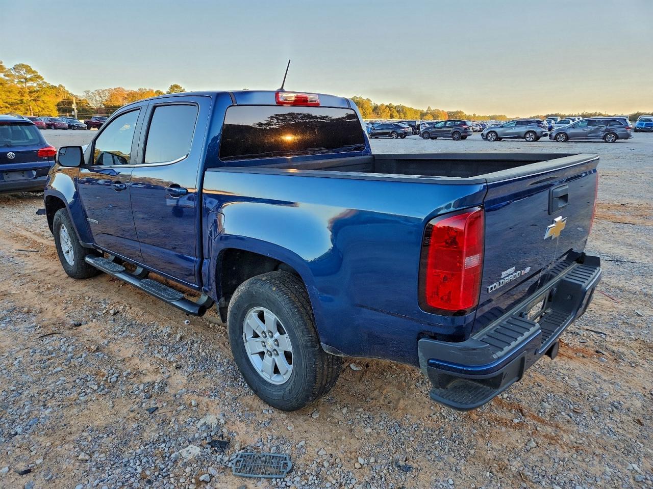 2019 CHEVROLET COLORADO photo 2