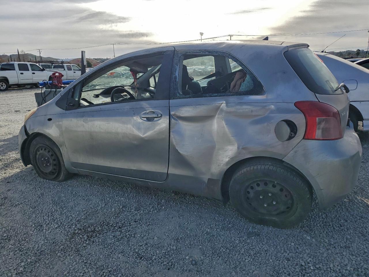 2008 TOYOTA YARIS photo 2