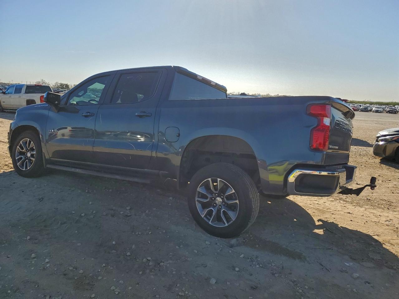 2020 CHEVROLET SILVERADO C1500 LT photo 2