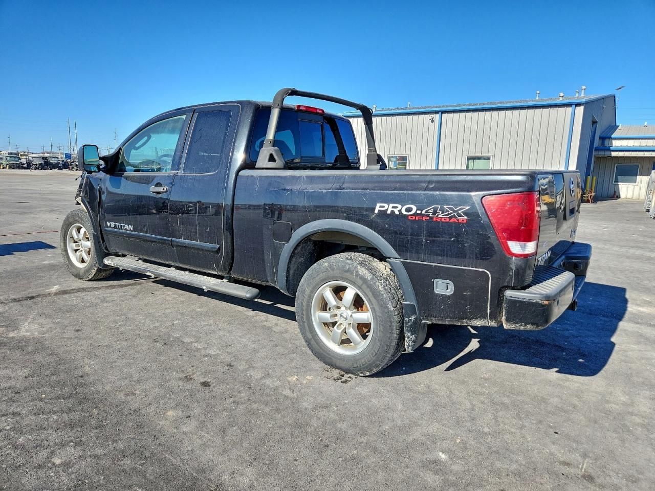 2011 NISSAN TITAN S photo 2