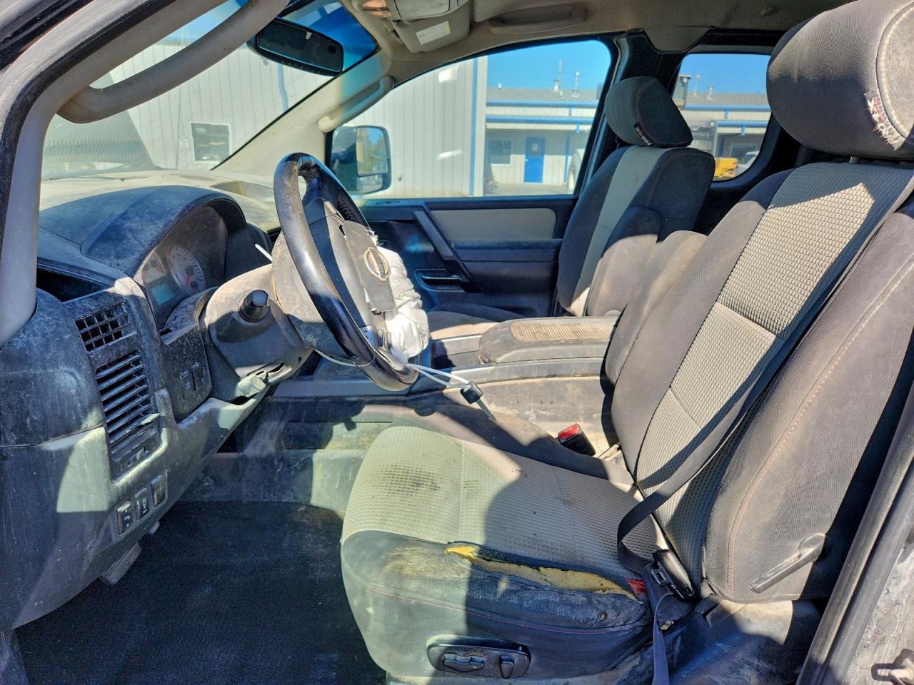 2011 NISSAN TITAN S photo 7
