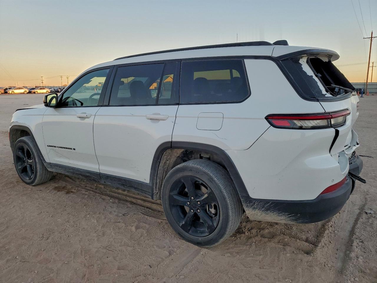 2023 JEEP GRAND CHEROKEE L LAREDO photo 2