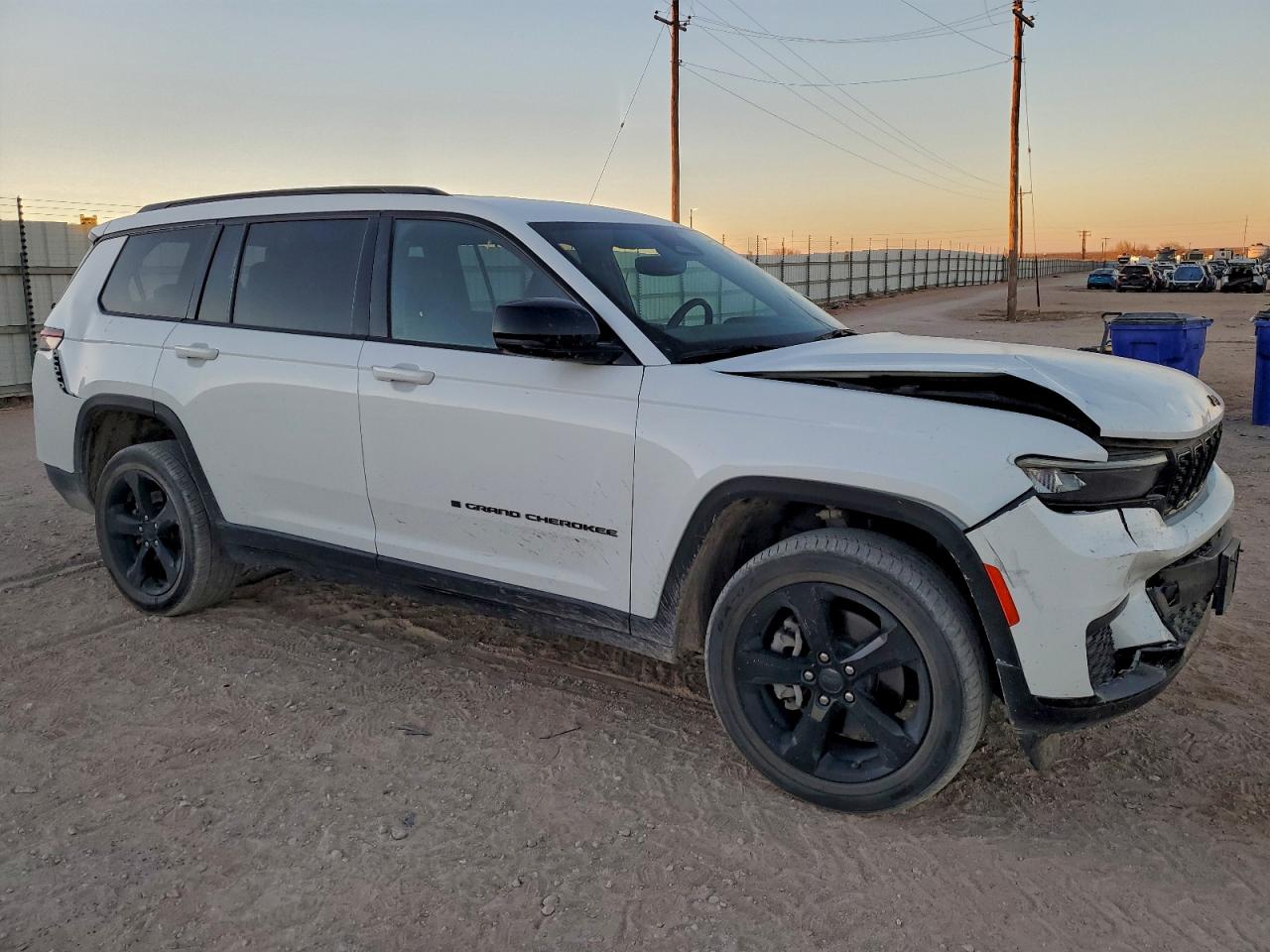 2023 JEEP GRAND CHEROKEE L LAREDO photo 4