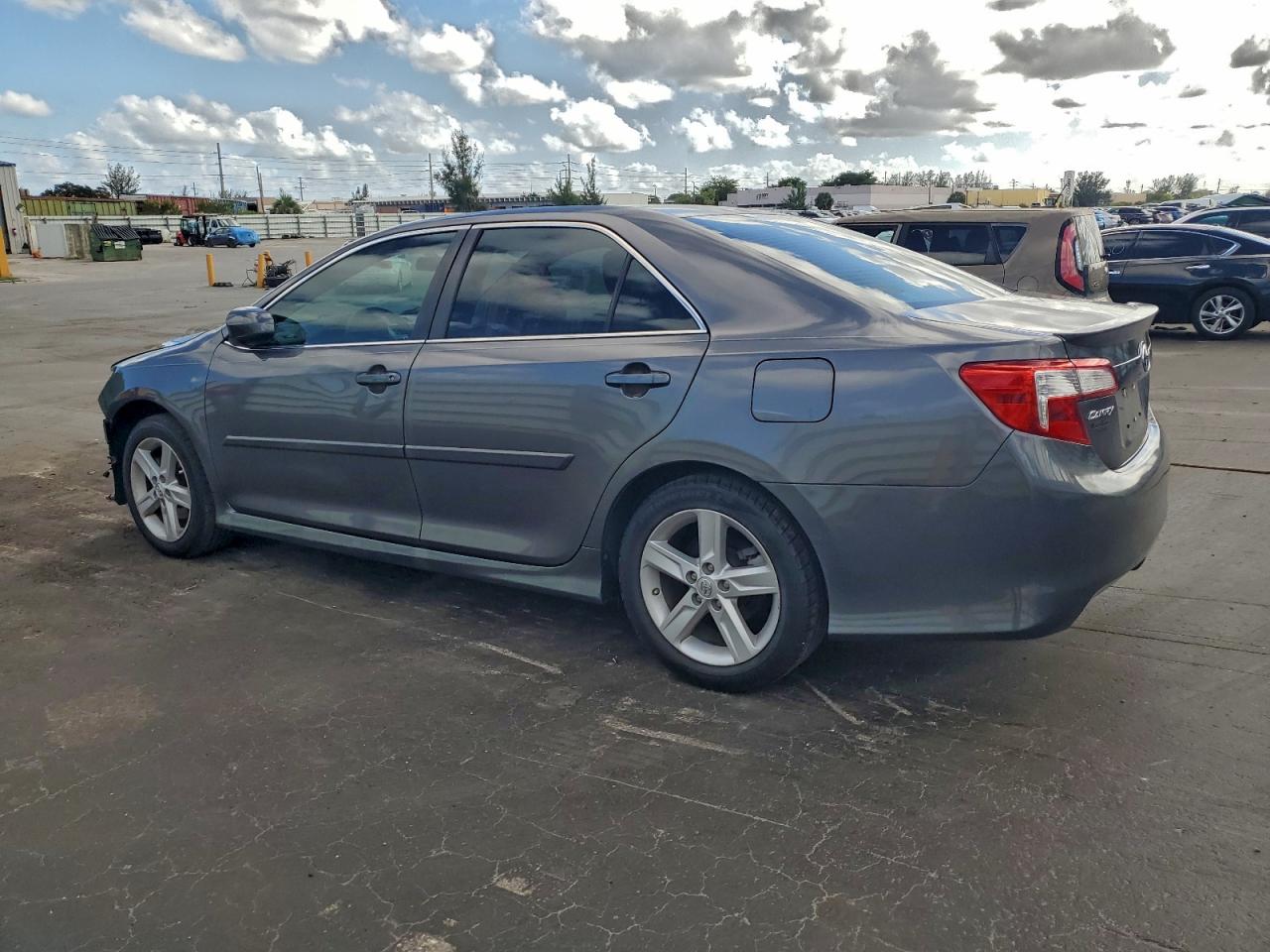 2014 TOYOTA CAMRY L photo 2