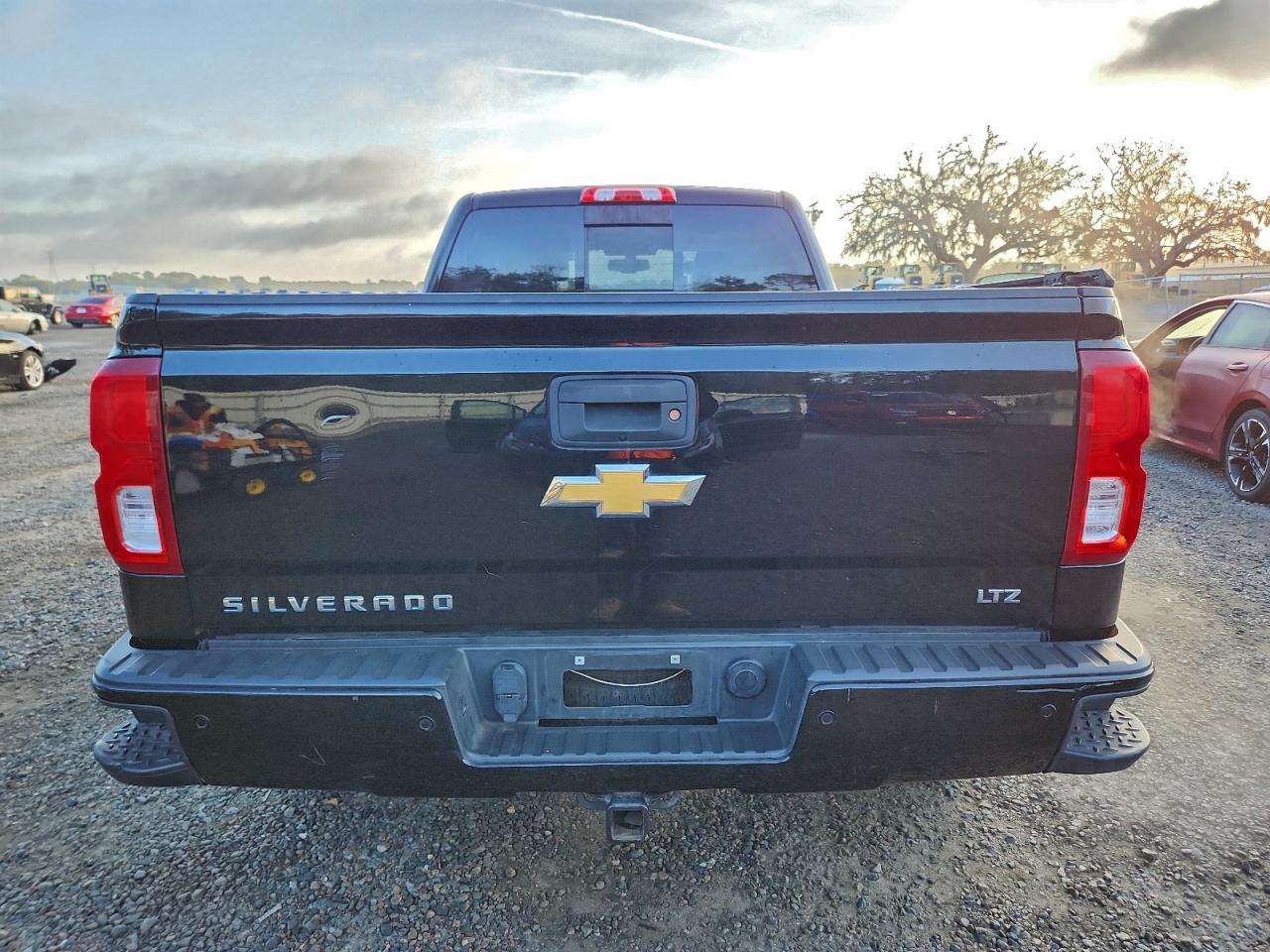 2018 CHEVROLET SILVERADO K1500 LTZ photo 6