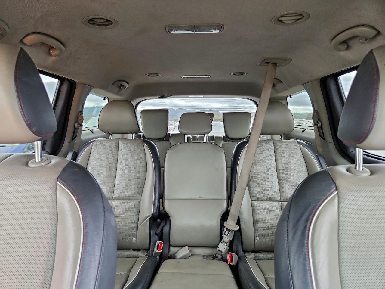 2017 KIA SEDONA LX photo 19