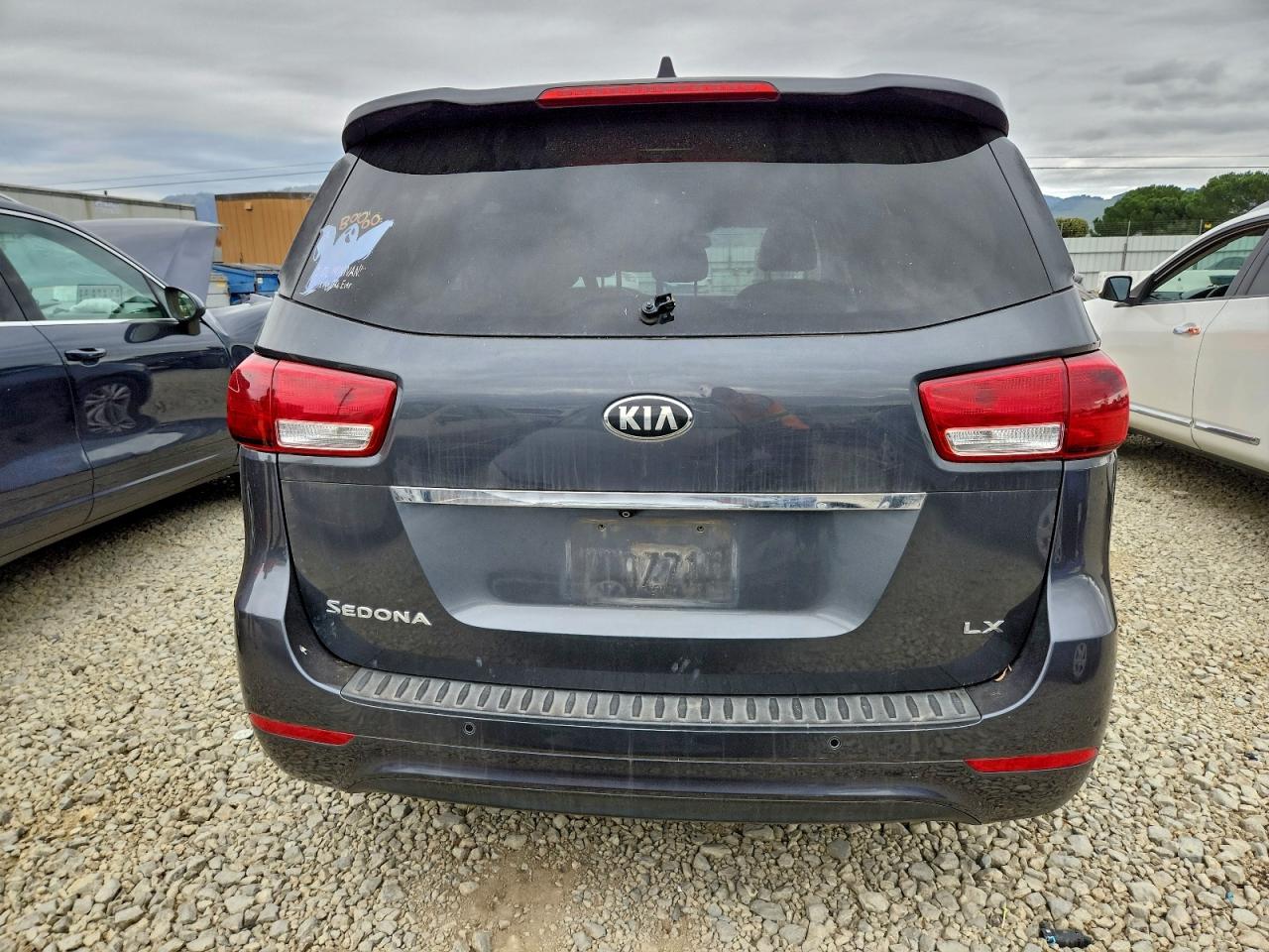 2017 KIA SEDONA LX photo 11