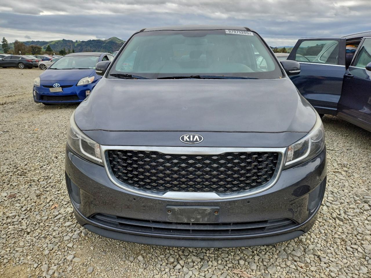 2017 KIA SEDONA LX photo 9