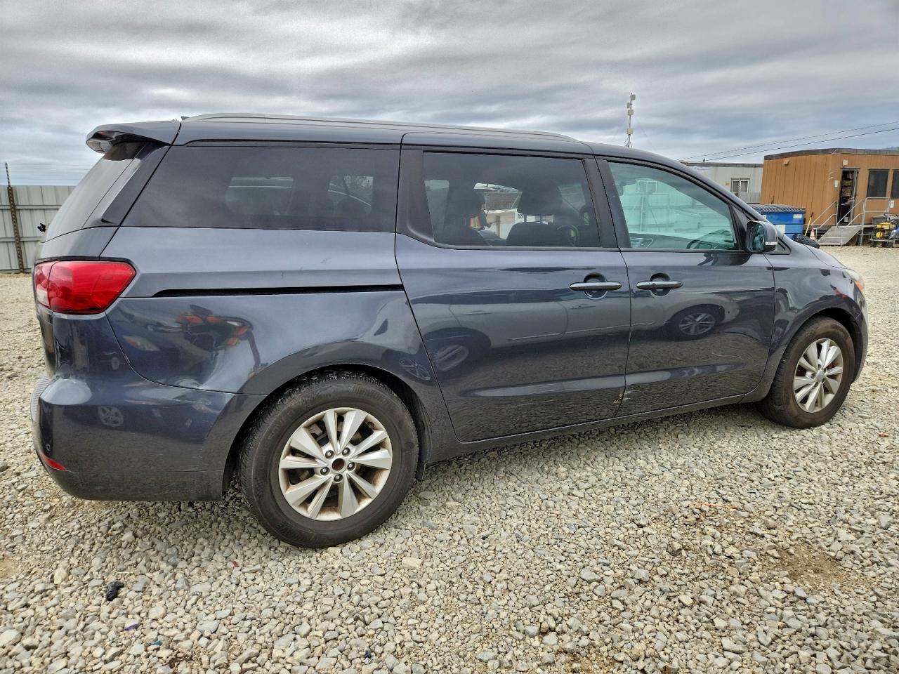 2017 KIA SEDONA LX photo 5