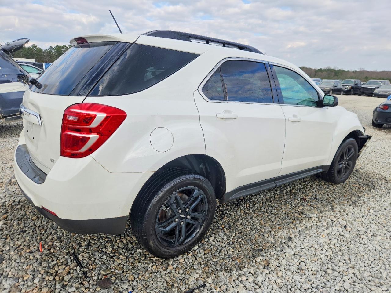 2017 CHEVROLET EQUINOX LT photo 3