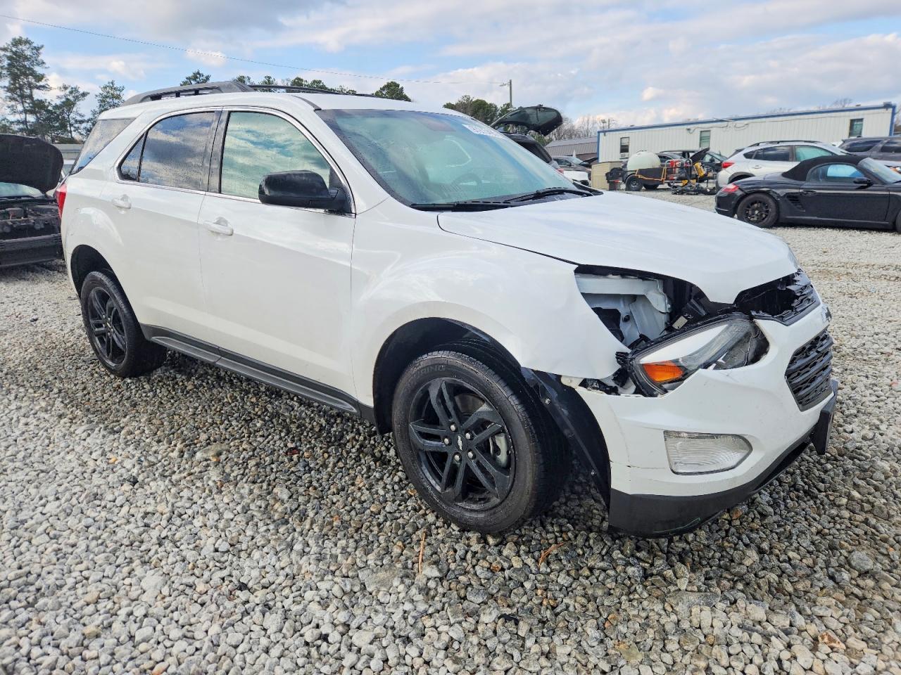 2017 CHEVROLET EQUINOX LT photo 4