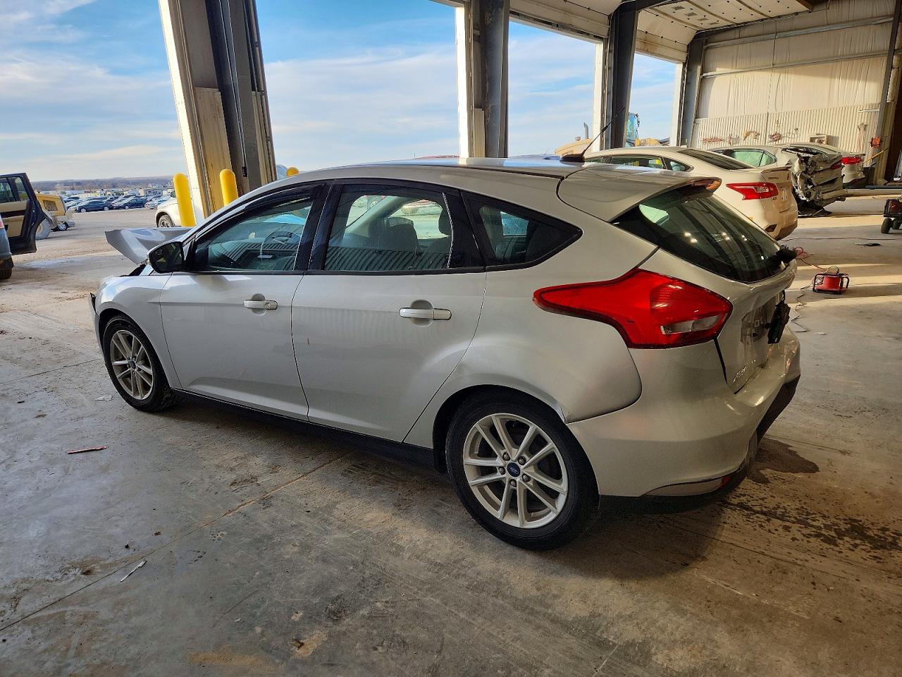 2015 FORD FOCUS SE photo 2