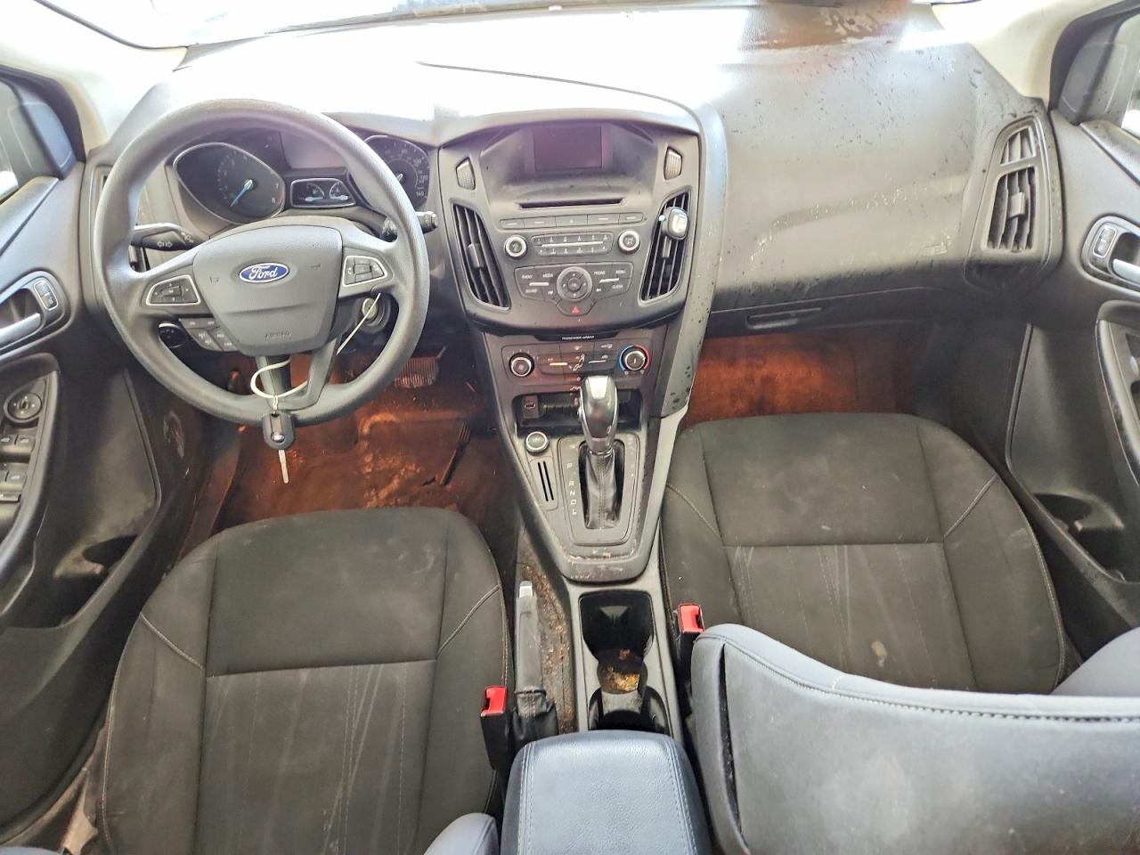 2015 FORD FOCUS SE photo 8