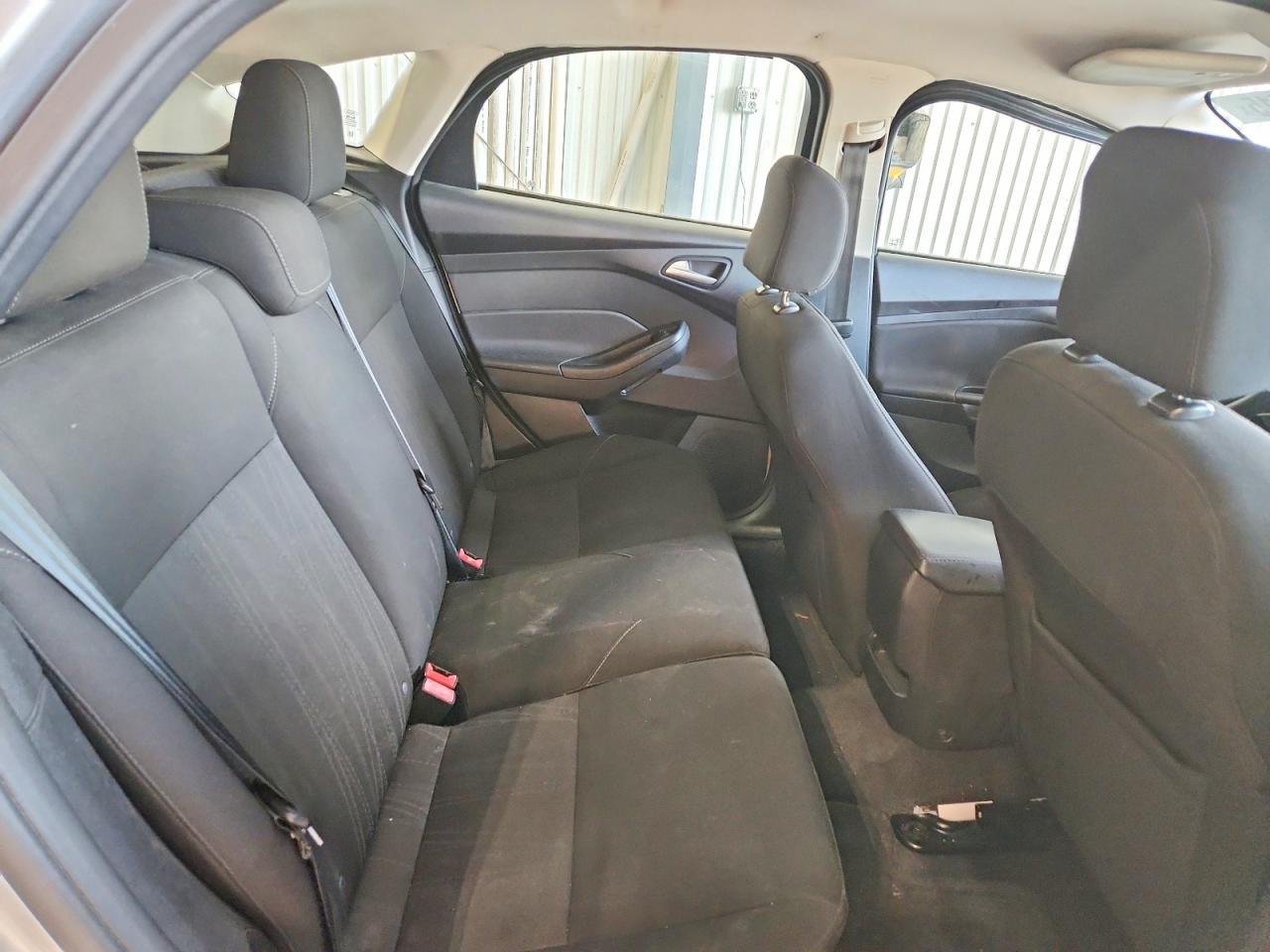 2015 FORD FOCUS SE photo 11