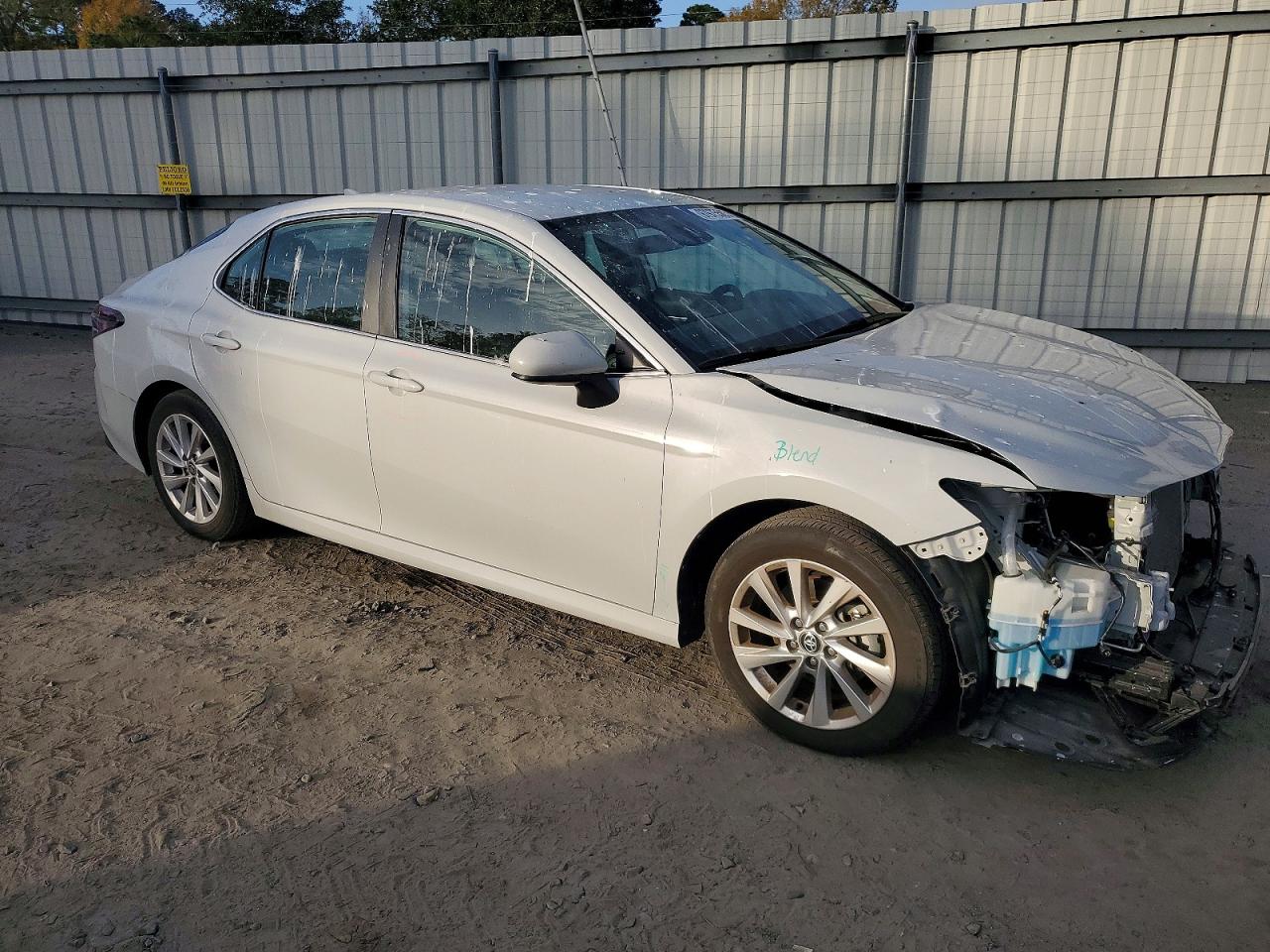 2023 TOYOTA CAMRY LE photo 4