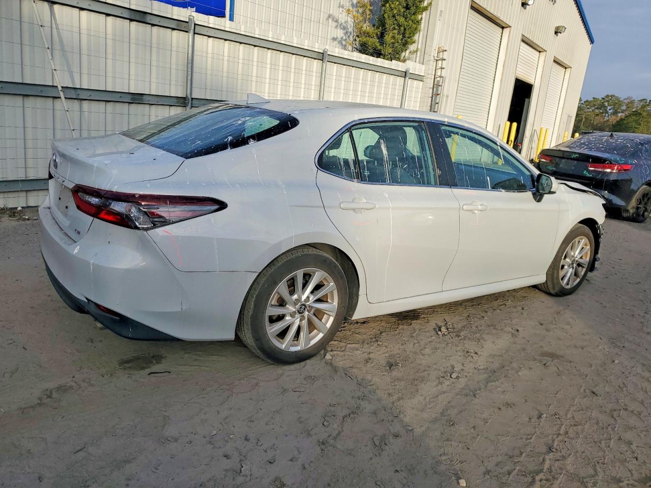 2023 TOYOTA CAMRY LE photo 3
