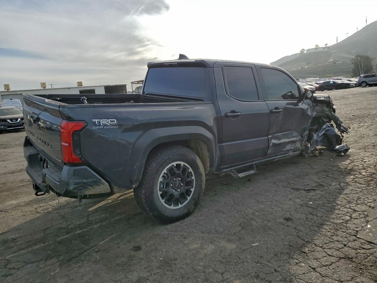 2025 TOYOTA TACOMA DOUBLE CAB photo 3