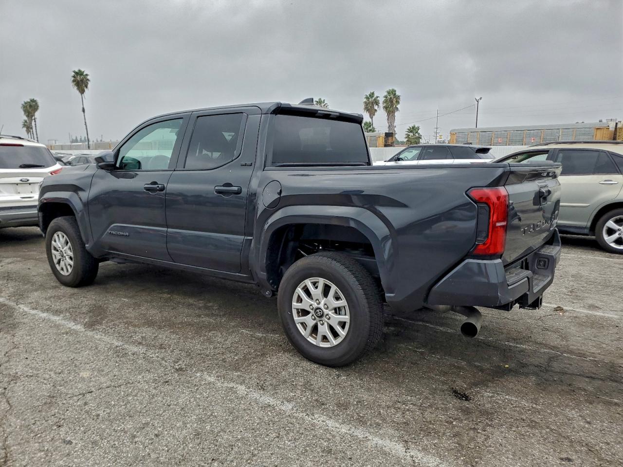 2025 TOYOTA TACOMA DOUBLE CAB photo 2