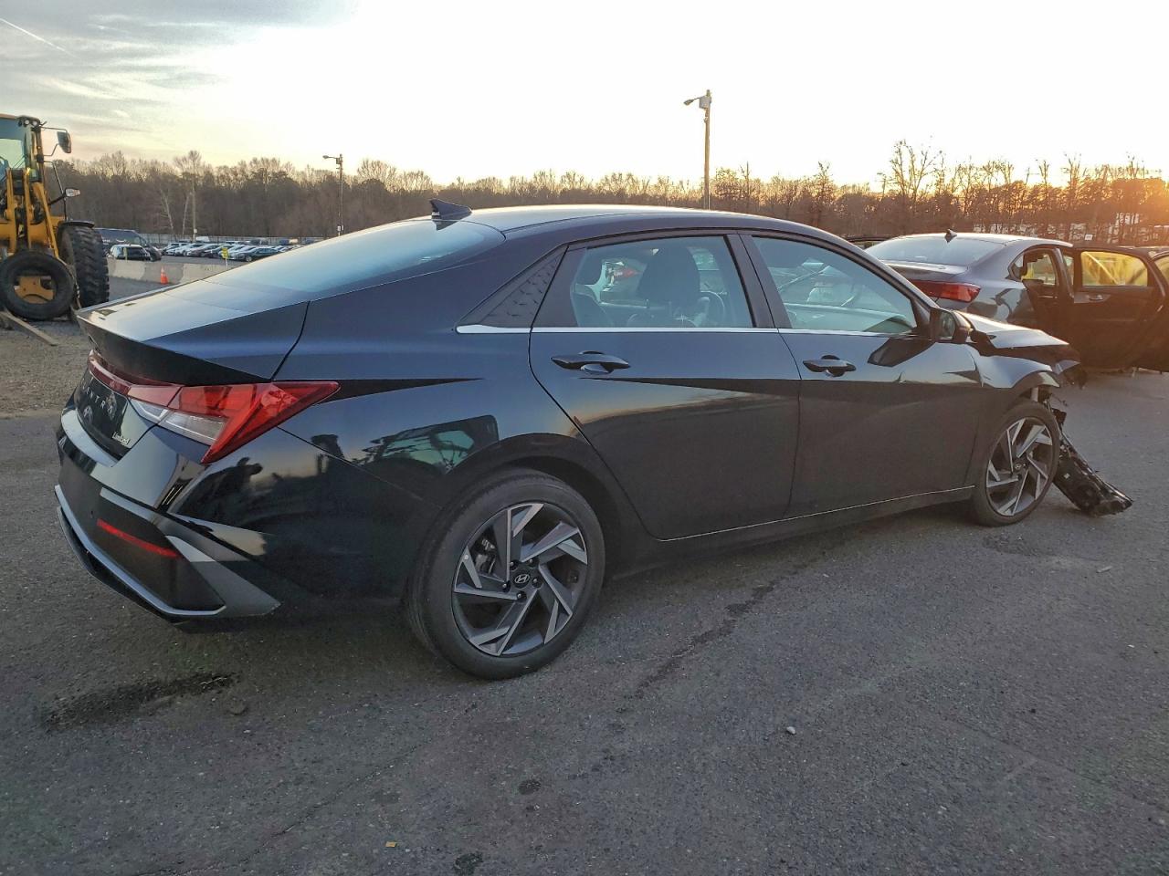 2024 HYUNDAI ELANTRA LIMITED photo 3