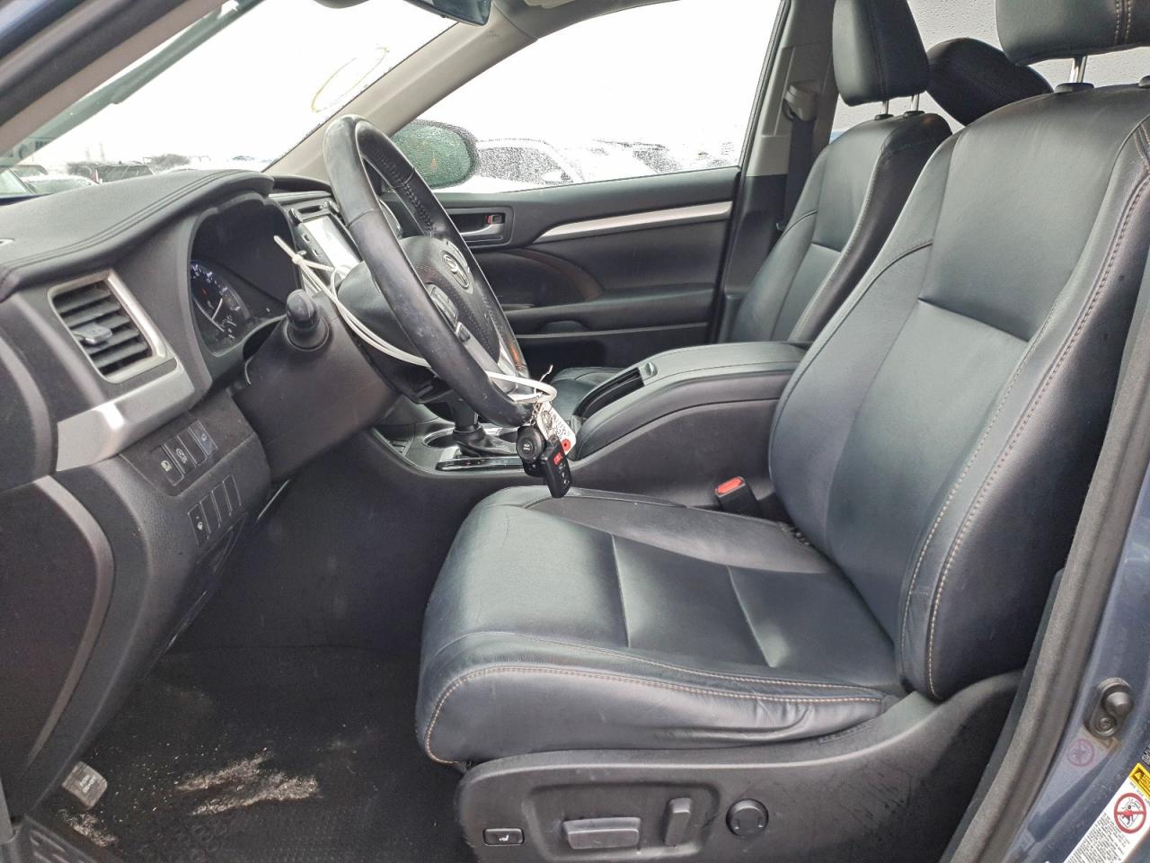 2017 TOYOTA HIGHLANDER SE photo 7